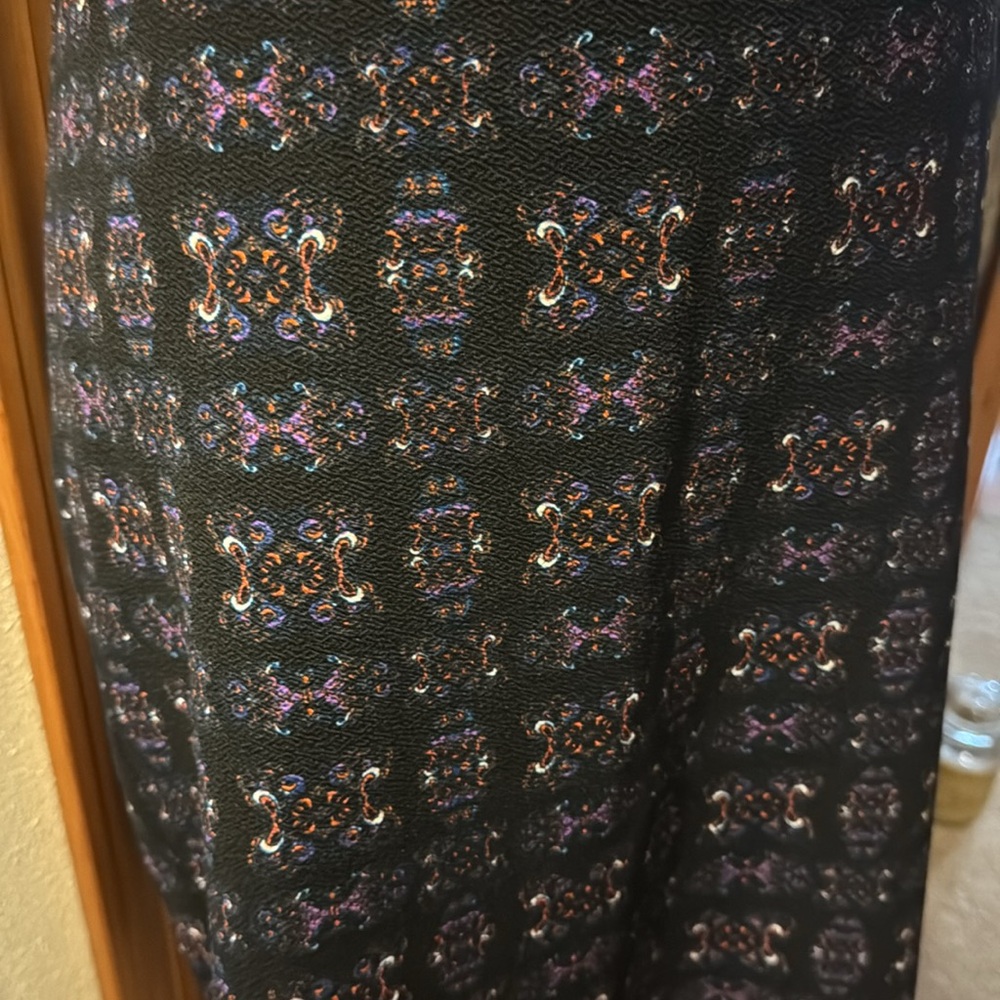 LuLaRoe ⭐️Cassie Pencil Skirt - Picture 3 of 11
